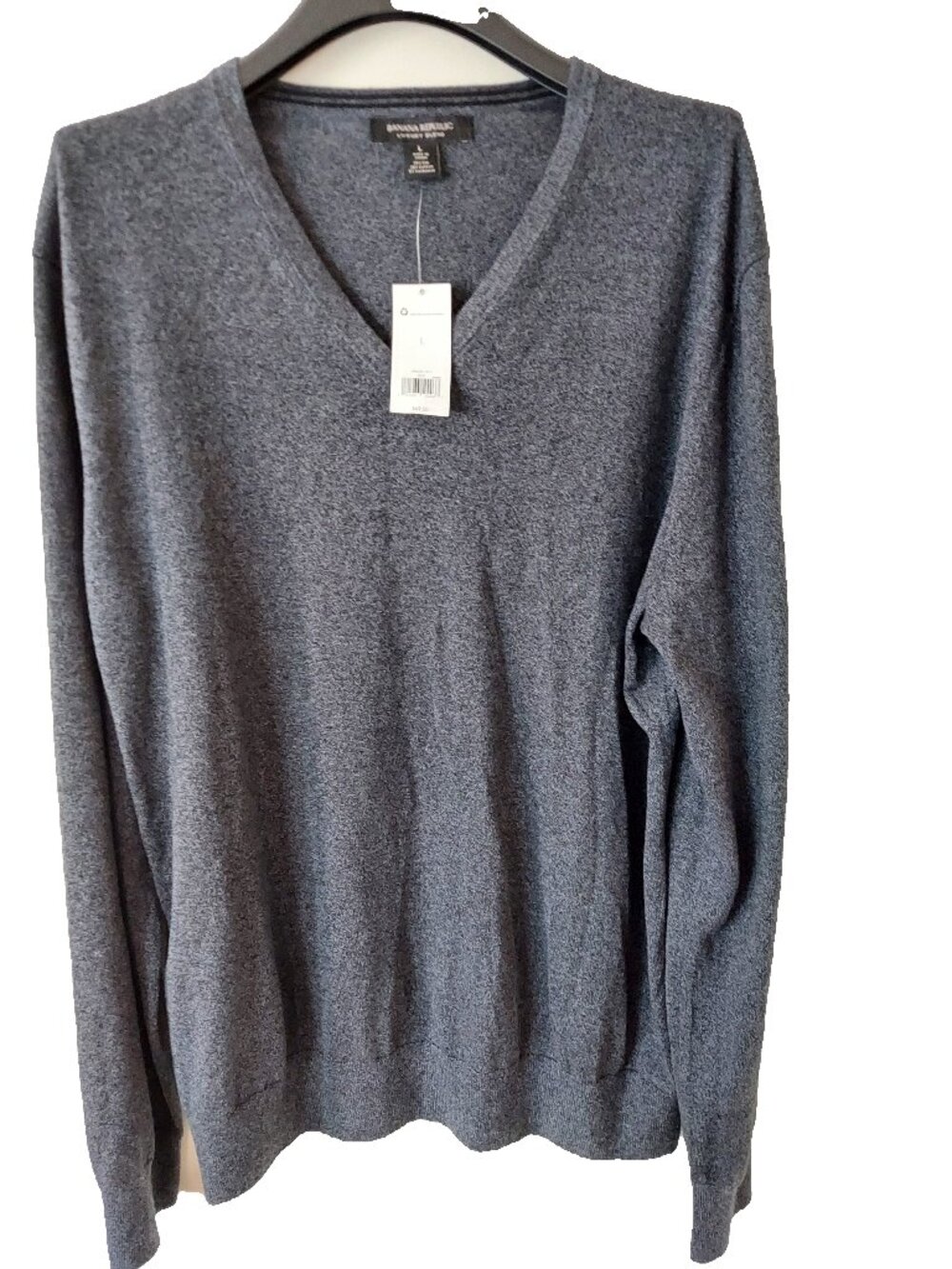 Banana Republic Luxury Blend V-neck Sweater 75% Silk 20% Cotton 5% Cashmere